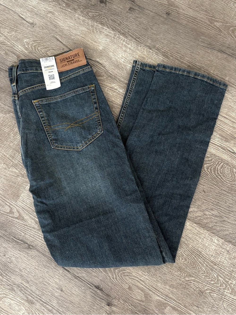 NWT Signature by Levi Strauss Men's Dark Wash Straight Cut Jeans